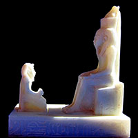 Statue Du Pharaon Horemheb Devant Atoum - 32 Ko