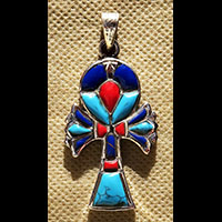Bijoux Pharaonique Croix Ankh En Argent Avec Incrustation Turquoise, Lapis-Lazuli Et Cornaline - 50 Ko