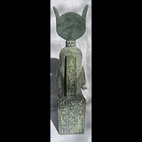Stele De La Desse Isis Allaitant Horus En Statite - 26 Ko