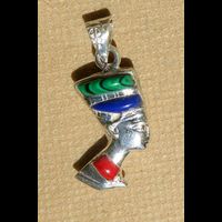 Bijoux Pharaonique Profil De N�fertiti En Argent Avec Incrustation Lapis-Lazulli, Malachite Et Cornaline Sur Chaque Profil - 18&nbsp;Ko