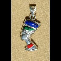 Bijoux Pharaonique Profil De N�fertiti En Argent Avec Incrustation Lapis-Lazulli, Malachite Et Cornaline Sur Chaque Profil - 17&nbsp;Ko