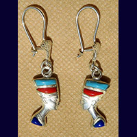 Bijoux Pharaonique Boucles D'oreilles Profil De Nfertiti En Argent Avec Incrustation Turquoise Sur Un Profil Et Avec Incrustation Lapis-Lazuli Sur L'autre Profil - 49 Ko