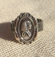 Bijoux Pharaonique�: Bijoux Bague Chevali�re Masque D'Or Toutankhamon Argent 800/1000 - 27&nbsp;Ko