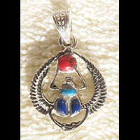 Bijoux Pharaonique: AmuletteScarabe Portant Le Soleil En Argent 800/1000 - 43 Ko