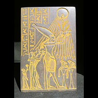Stle D'Akhnaton Adorant Aton Steatite Grise - 42 Ko