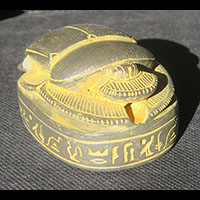 Scarab�e En St�atite Grav� Avec Hi�roglyphes - 48&nbsp;Ko