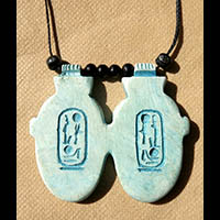 Collier Pendentif Amulette Du Double Coeur - 47 Ko