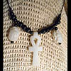 Collier Des 3 Amulettes:  Cl Ankh Entoure De 2 Scarabes