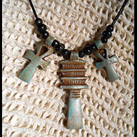 Collier Des 3 Amulettes:  Cl Ankh Entour De 2 Piliers Djed En Statite - 63 Ko