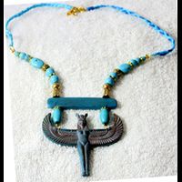 Bijoux Pharaonique Pendentif Desse Isis  En Rsine, Montage Cuivre Et Pierre, Cration Artisanale Lili Lotus Au Caire - 34 Ko