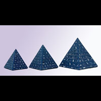 Ensemble De 3 Pyramides En Pierre Reconstitu Bleu Avec Hiroglyphes Gravs Sur Les 4 Faces. - 9.8 Ko